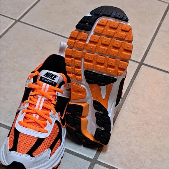 Nike Vomero 5 &quot;Total Orange&quot; - Kids Size 3Y / Wmns 4.5
