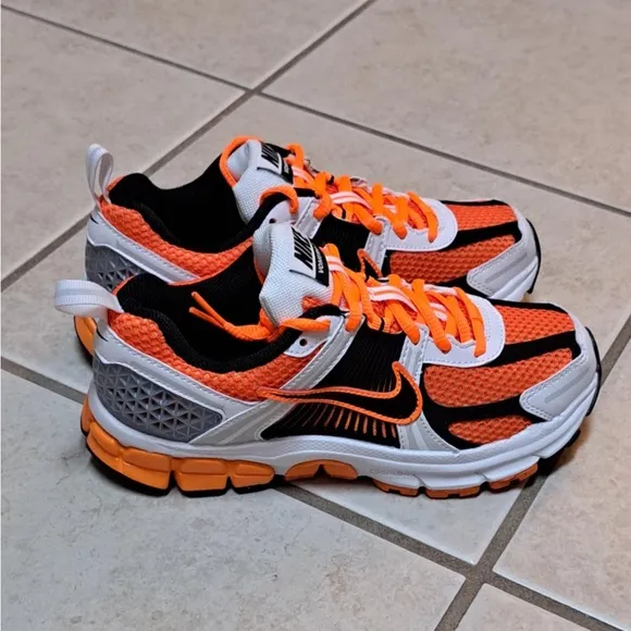 Nike Vomero 5 &quot;Total Orange&quot; - Kids Size 3Y / Wmns 4.5