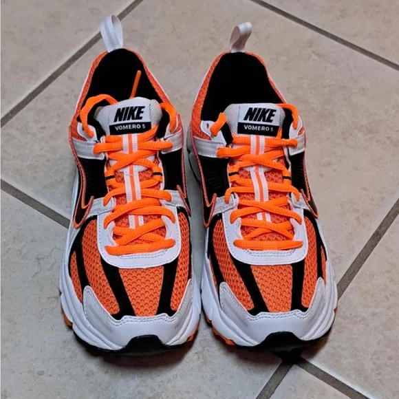 Nike Vomero 5 &quot;Total Orange&quot; - Kids Size 3Y / Wmns 4.5