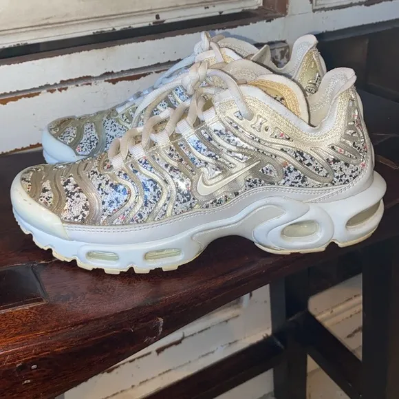 Nike Wmns Air Max Plus LX Running Womens Luxury Shoes Phantom