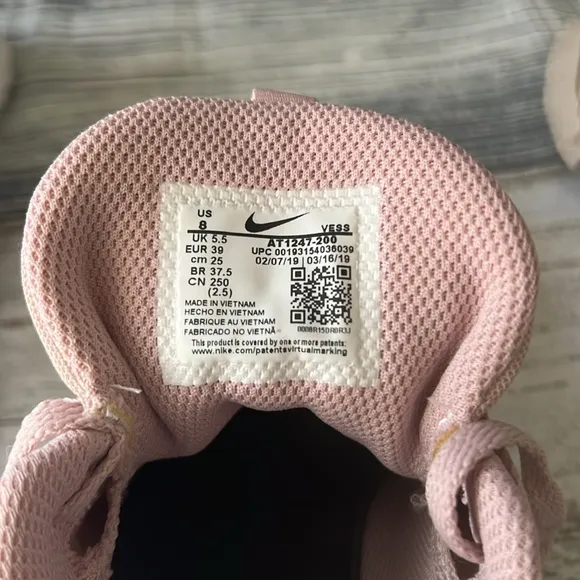 Nike Wmns In-Season TR 9 CoralStardust Sz 8 NWOT