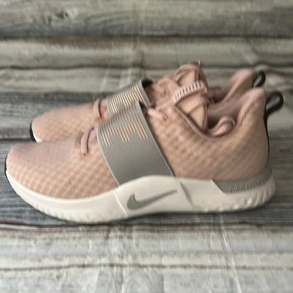 Nike Wmns In-Season TR 9 CoralStardust Sz 8 NWOT