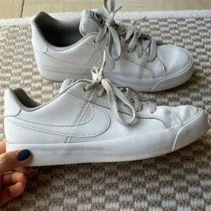 Nike Women's Court Royale White Leather Sneakers Casual Shoes 8