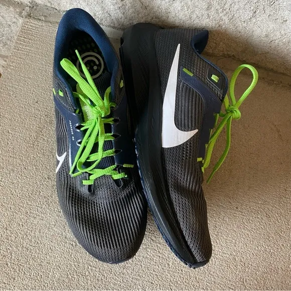 Nike Zoom Pegasus 40 Men’s Gray and Green Athletic Shoes Size 10.5