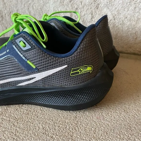 Nike Zoom Pegasus 40 Men’s Gray and Green Athletic Shoes Size 10.5