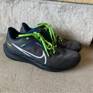 Nike Zoom Pegasus 40 Men’s Gray and Green Athletic Shoes Size 10.5