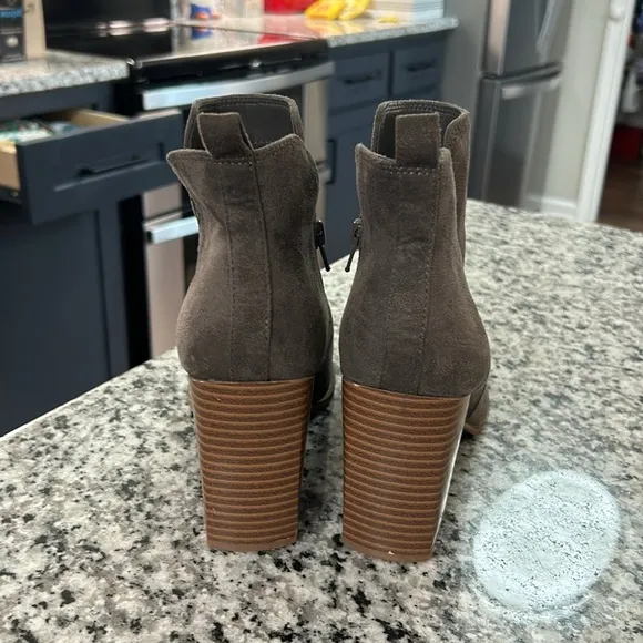Nine West Birds Grey Boots size 7.5