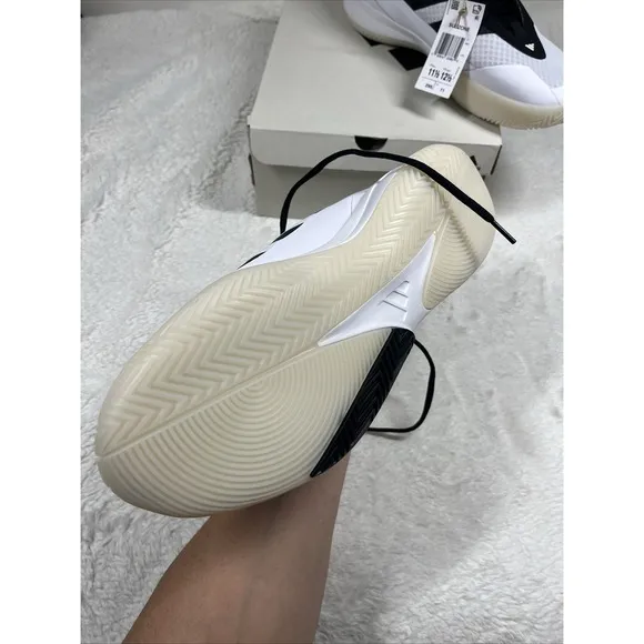 NWB adidas SUBZONE White Black Mens Size 11.5 Shoes IH5840