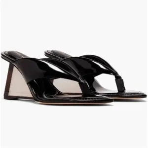 NWB Good American Cinder-F*CKING-RELLA Wedge Black Patent Thong Size 7