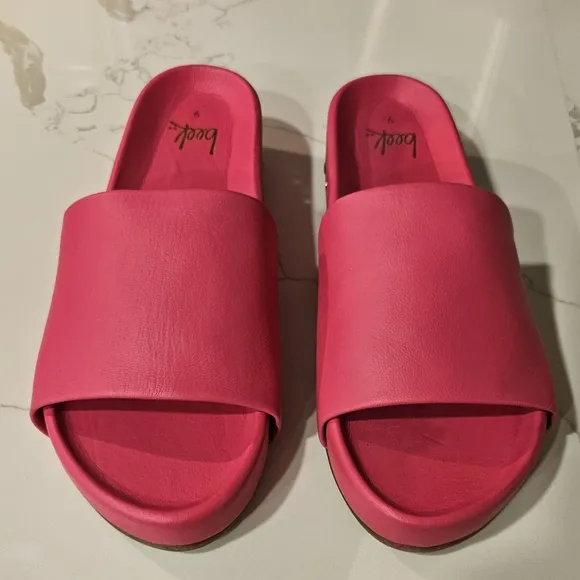 NWOB Beek Pelican Leather Platform Sandal