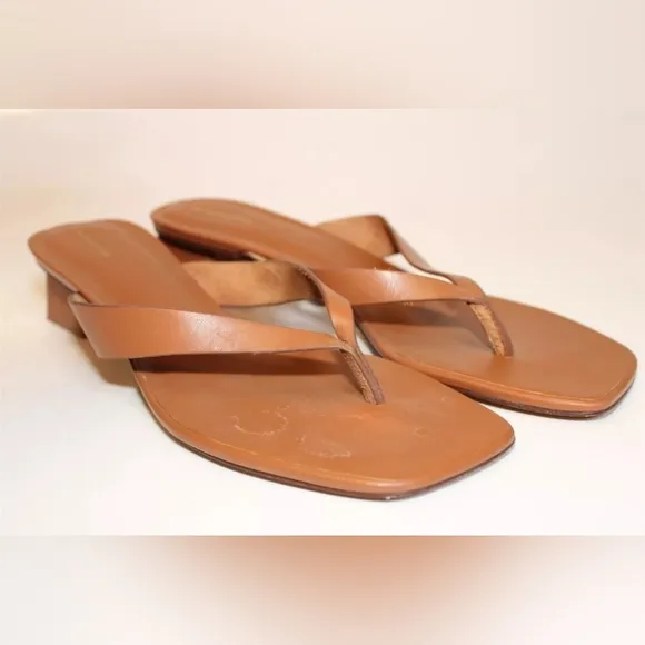 NWOB Reformation Dana Tan Camel Cognac Leather Sandals Thongs Shoes