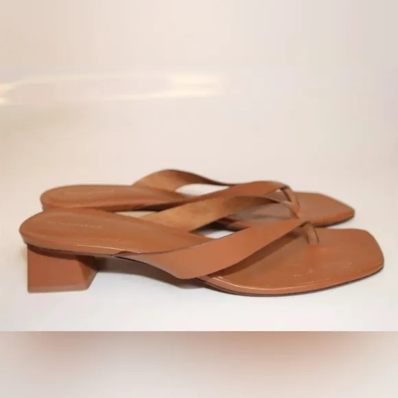 NWOB Reformation Dana Tan Camel Cognac Leather Sandals Thongs Shoes