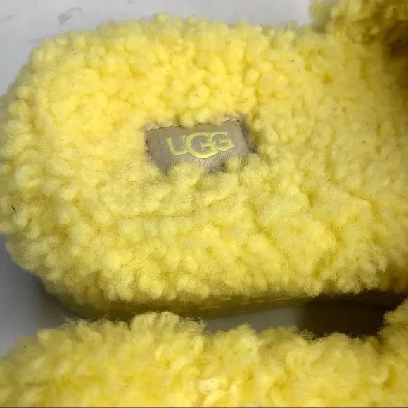 NWOB UGG Fluffita sulfur yellow fur platform slides sandals sheepskin size 6