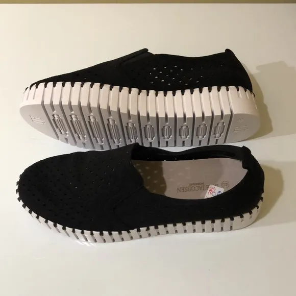 NWOT Black Slip-On Shoes with White Soles by ILSE JACOBSEN Size 40