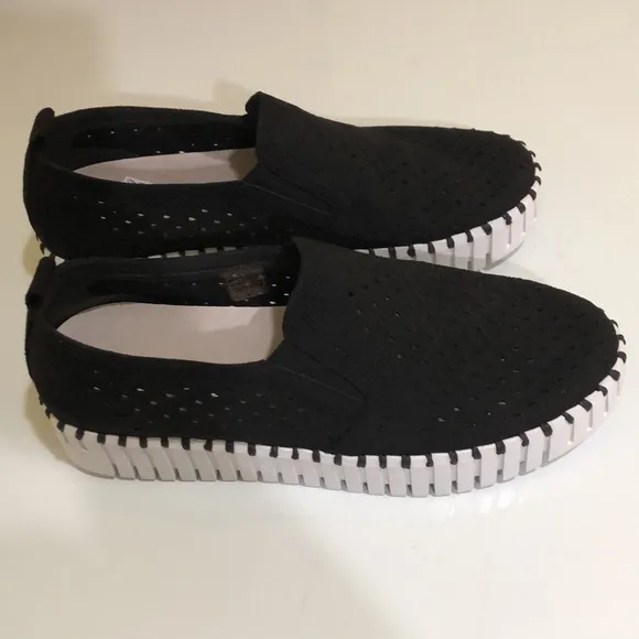 NWOT Black Slip-On Shoes with White Soles by ILSE JACOBSEN Size 40