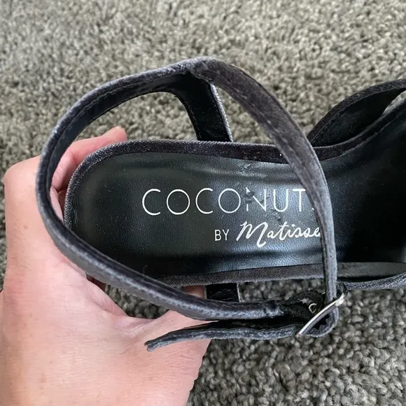 NWOT Coconuts by Matisse Women Gray Velvet Strapped Platform Chunky Heel Size 7M