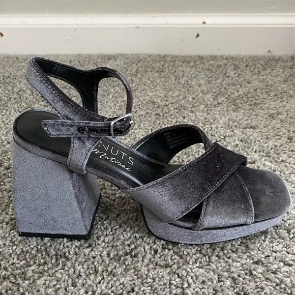 NWOT Coconuts by Matisse Women Gray Velvet Strapped Platform Chunky Heel Size 7M
