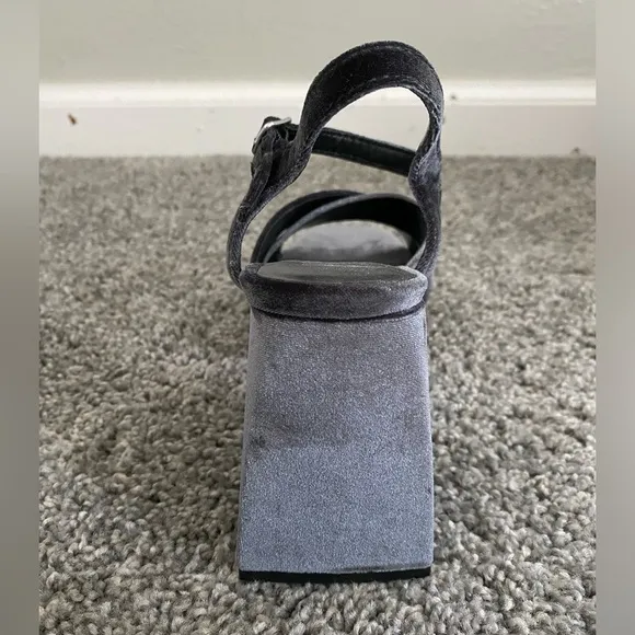 NWOT Coconuts by Matisse Women Gray Velvet Strapped Platform Chunky Heel Size 7M