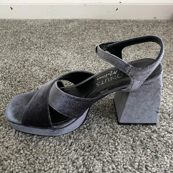 NWOT Coconuts by Matisse Women Gray Velvet Strapped Platform Chunky Heel Size 7M