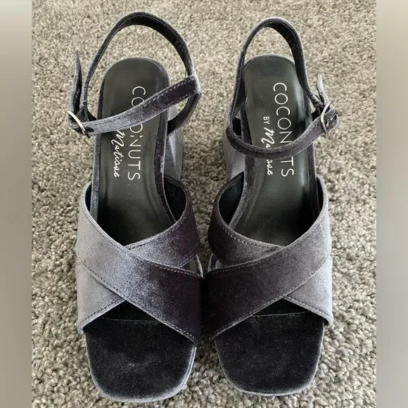 NWOT Coconuts by Matisse Women Gray Velvet Strapped Platform Chunky Heel Size 7M