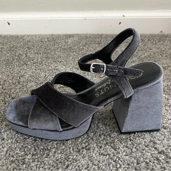 NWOT Coconuts by Matisse Women Gray Velvet Strapped Platform Chunky Heel Size 7M