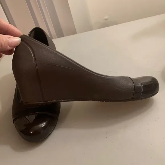 NWOT Crocs wedge women’s Sz 7 shoes