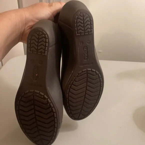 NWOT Crocs wedge women’s Sz 7 shoes