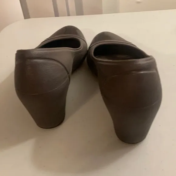 NWOT Crocs wedge women’s Sz 7 shoes