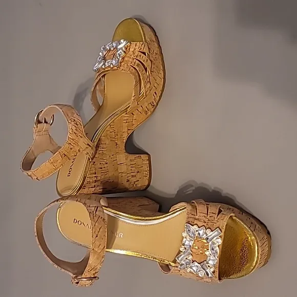 NWOT Donald J. Pliner Galatea Crystal Platform Wedge Sandals Size 10 M $258
