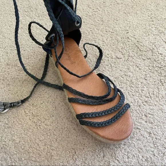 NWOT Free People Bondi Seashell Tall Platform Gladiator Sz 38 EXCELLENT