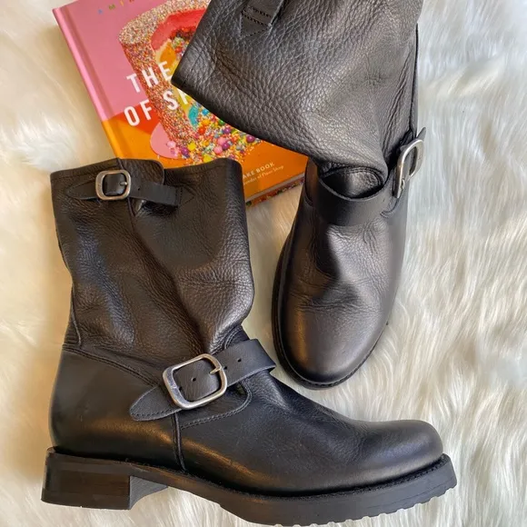 NWOT Frye Boots Size 9