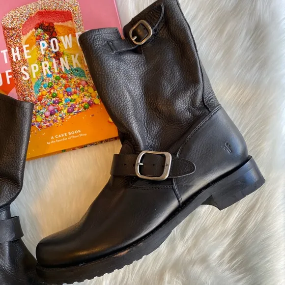NWOT Frye Boots Size 9