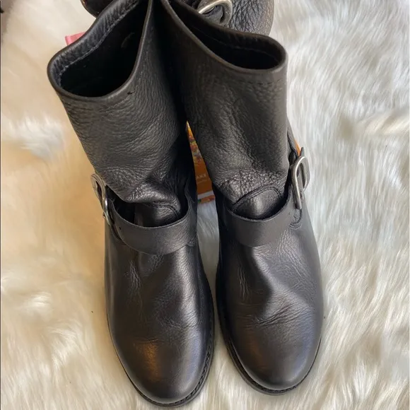 NWOT Frye Boots Size 9