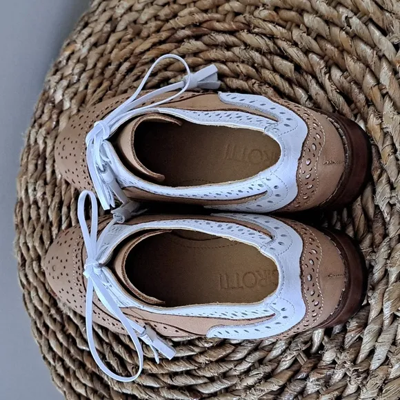 NWOT Girotti Womens Italian Custom‎ Made Camel Tan/White Leather Oxford Shoes 37