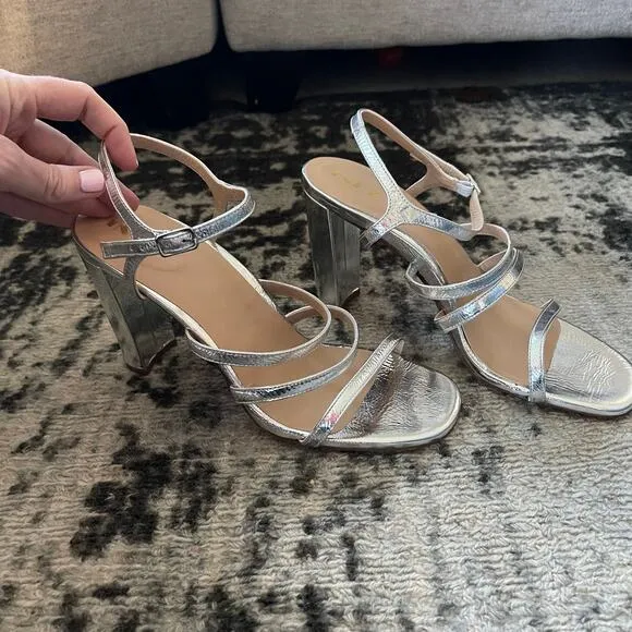 NWOT INEZ Sasha Block Heels in Silver Metallic Strappy Sandal Size 9 Sexy Chic