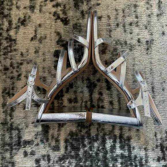 NWOT INEZ Sasha Block Heels in Silver Metallic Strappy Sandal Size 9 Sexy Chic
