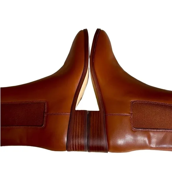 NWOT J. Crew Women’s Tan Leather Chelsea Boots in a Size 7.5.