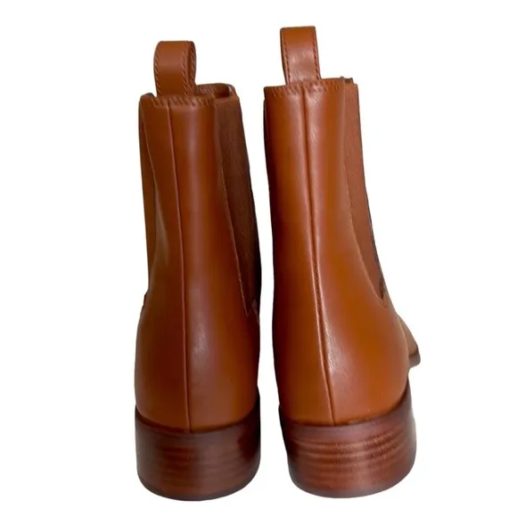NWOT J. Crew Women’s Tan Leather Chelsea Boots in a Size 7.5.
