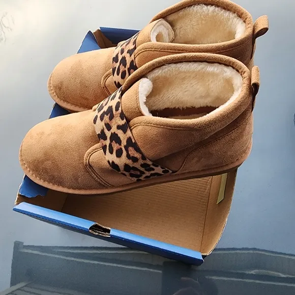 NWOT ... Jellypop shoes / ankle booties