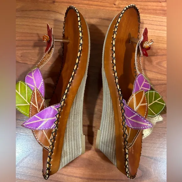 NWOT! L’artiste by Spring Step Carolyn Floral Wedge Sandals