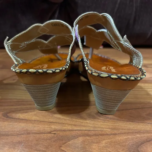 NWOT! L’artiste by Spring Step Carolyn Floral Wedge Sandals