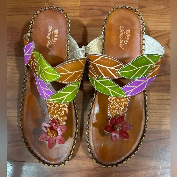 NWOT! L’artiste by Spring Step Carolyn Floral Wedge Sandals