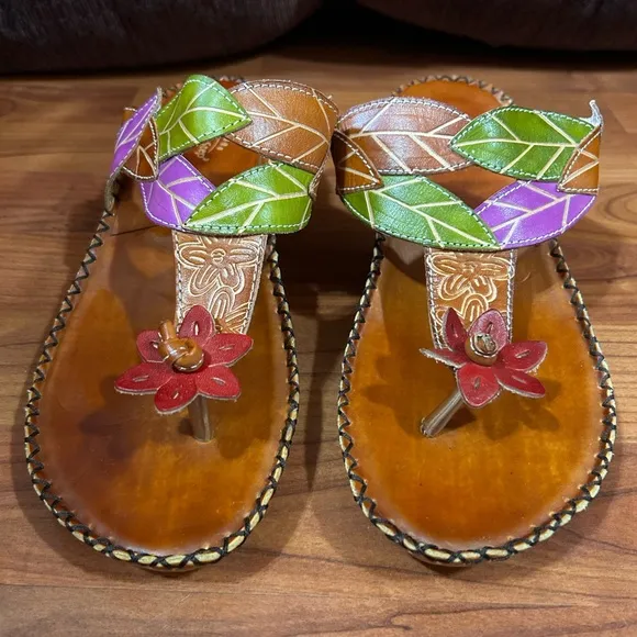 NWOT! L’artiste by Spring Step Carolyn Floral Wedge Sandals