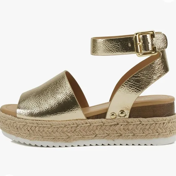 NWOT Soda Women’s Platform Sandals