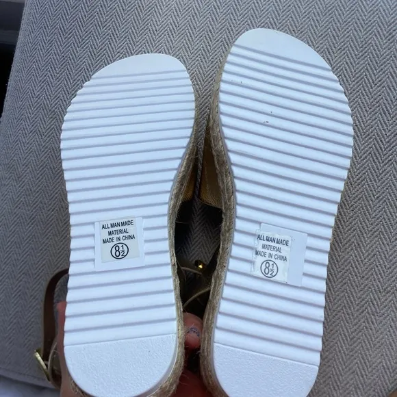 NWOT Soda Women’s Platform Sandals