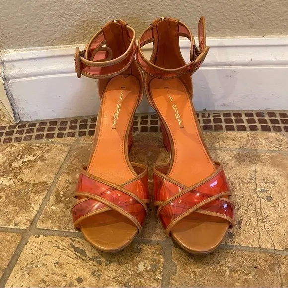 NWOT~VIA SPIGA Pink Lucite Wedge Shoes Size 7 1/2