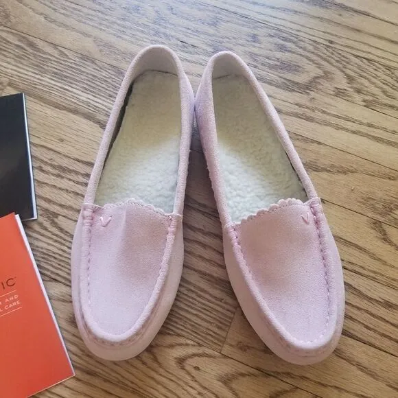 NWOT Vionic Leather Shoes