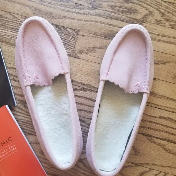 NWOT Vionic Leather Shoes