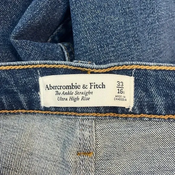 NWT Abercrombie &amp; Fitch Ankle Straight Ultra High Rise Distressed Jeans Size 33S