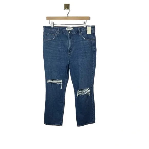NWT Abercrombie &amp; Fitch Ankle Straight Ultra High Rise Distressed Jeans Size 33S